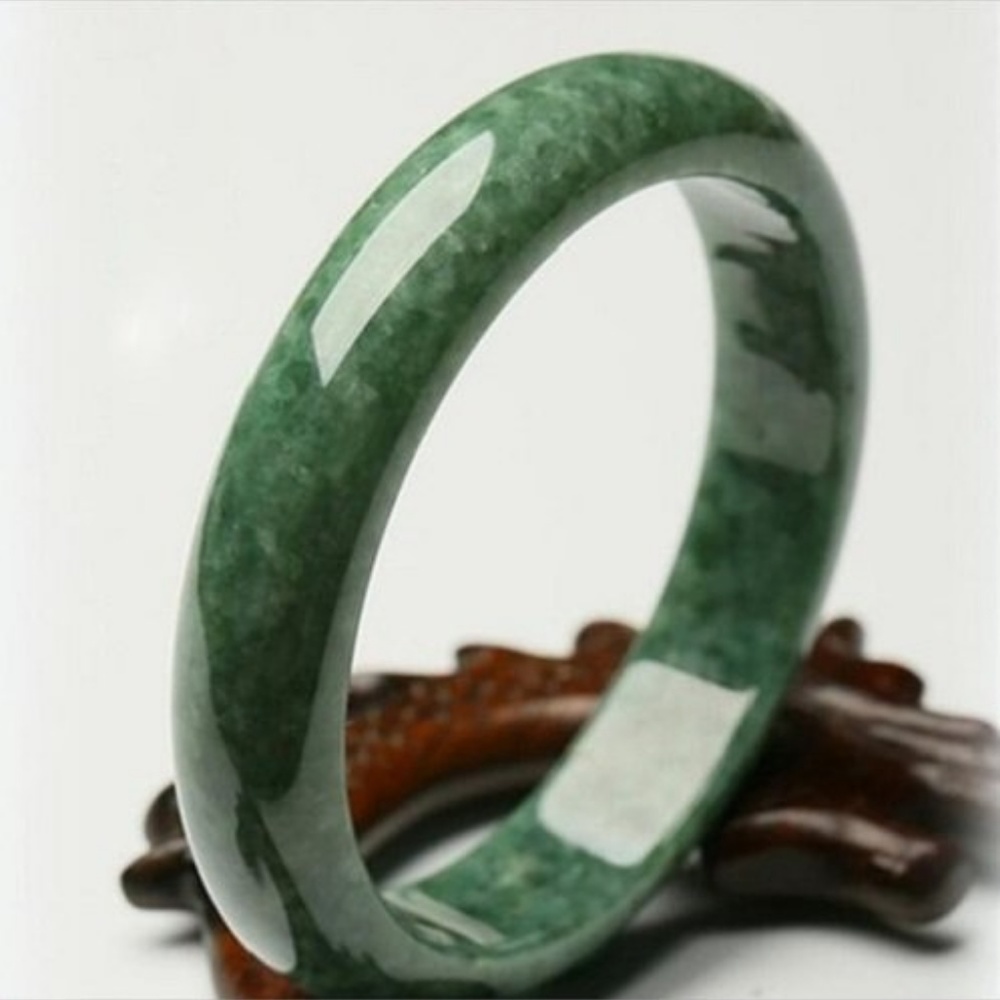 Polished Green Jade Bangle Bracelet - Women's Gemstone Jewelry